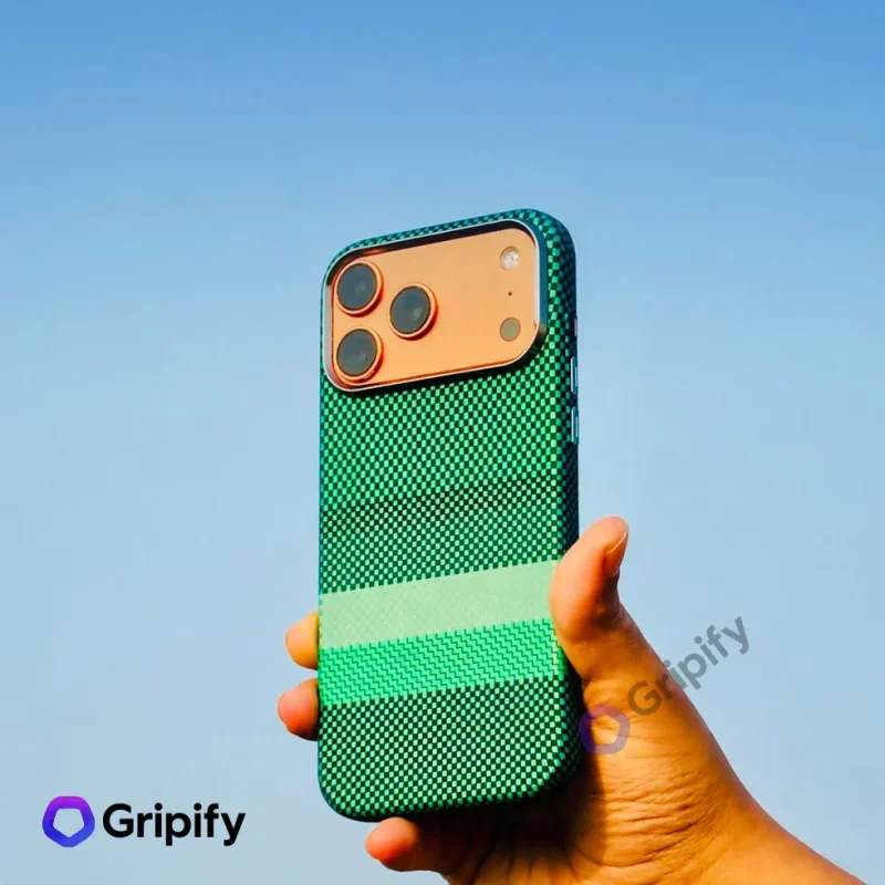 Luxo Carbon Fiber Texture MagSafe Case - Forest Green
