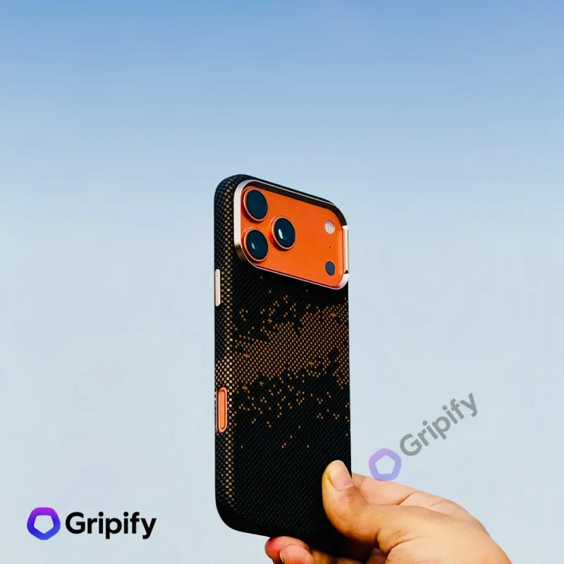 Carbon Fiber Texture MagSafe Case - Gold Matrix - Image 3