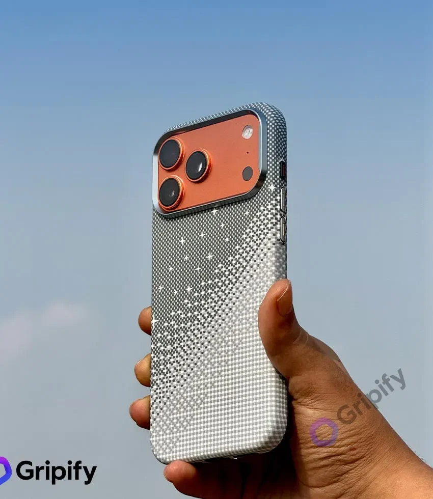 Carbon Fiber Texture MagSafe Case - Lunar Silver
