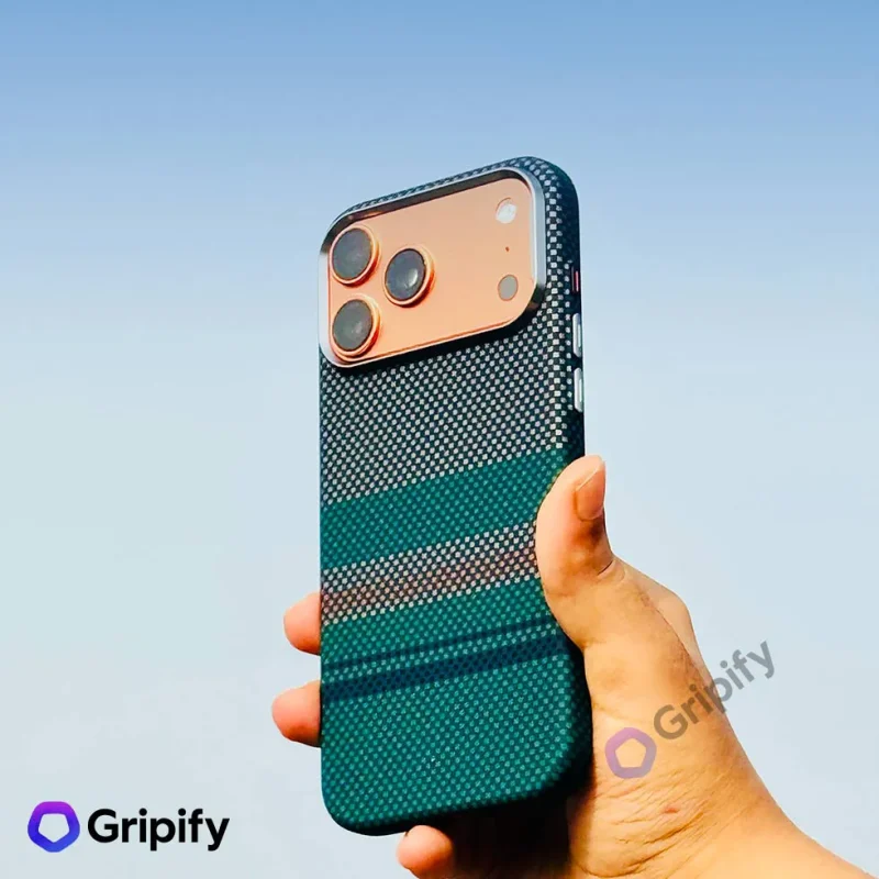 Carbon Fiber Texture MagSafe Case - Emerald Horizon