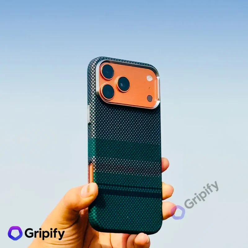 Carbon Fiber Texture MagSafe Case - Emerald Horizon - Image 3