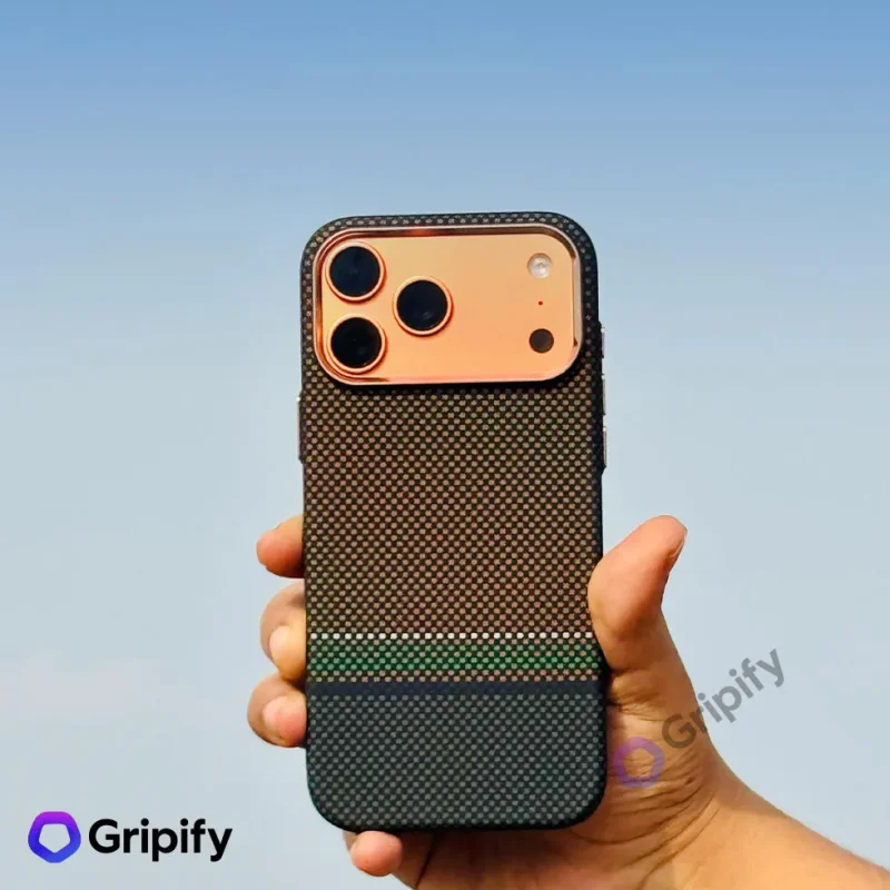 Carbon Fiber Texture MagSafe Case - Emerald Line - Image 2