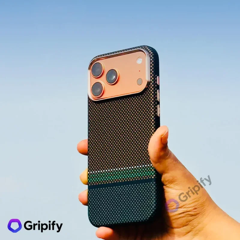 Carbon Fiber Texture MagSafe Case - Emerald Line